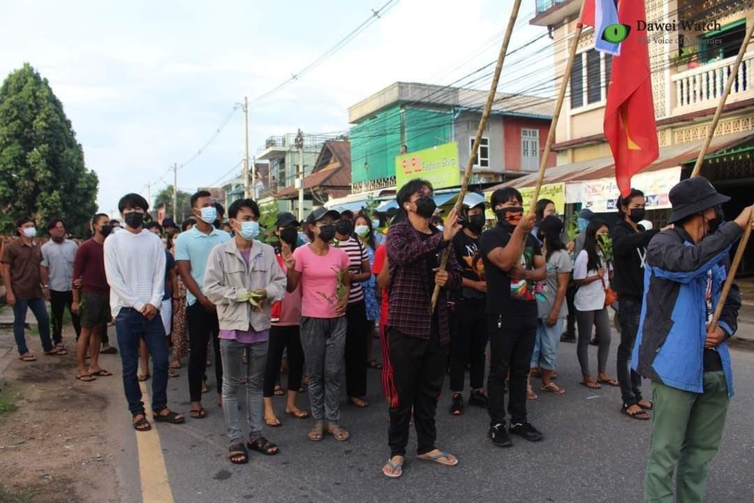 nslwin's tweet photo. Protest in Dawei, Tanintharyi Region:

#WhatsHappeningInMyanmar #Apr19Coup #MilkTeaAlliance https://t.co/6uG75rkQYq