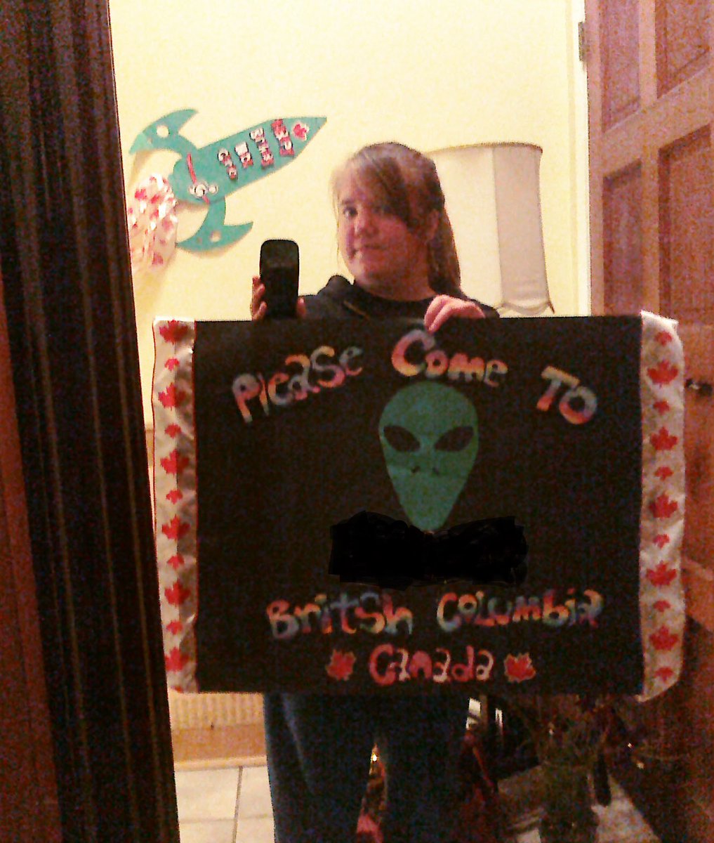 beatles_fan101's tweet image. @nickcarter found this from the video we made you when you were first coming out with the "I'm taking off" tour! #2011 #Nickcarter #Imtakingoff #aliens #TenYearsago