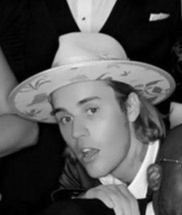 availablebiebzs's tweet image. Justin Bieber looks cute