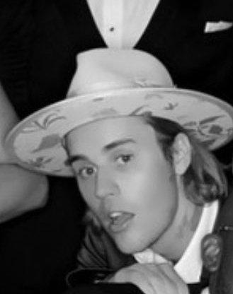 availablebiebzs's tweet image. Justin Bieber looks cute