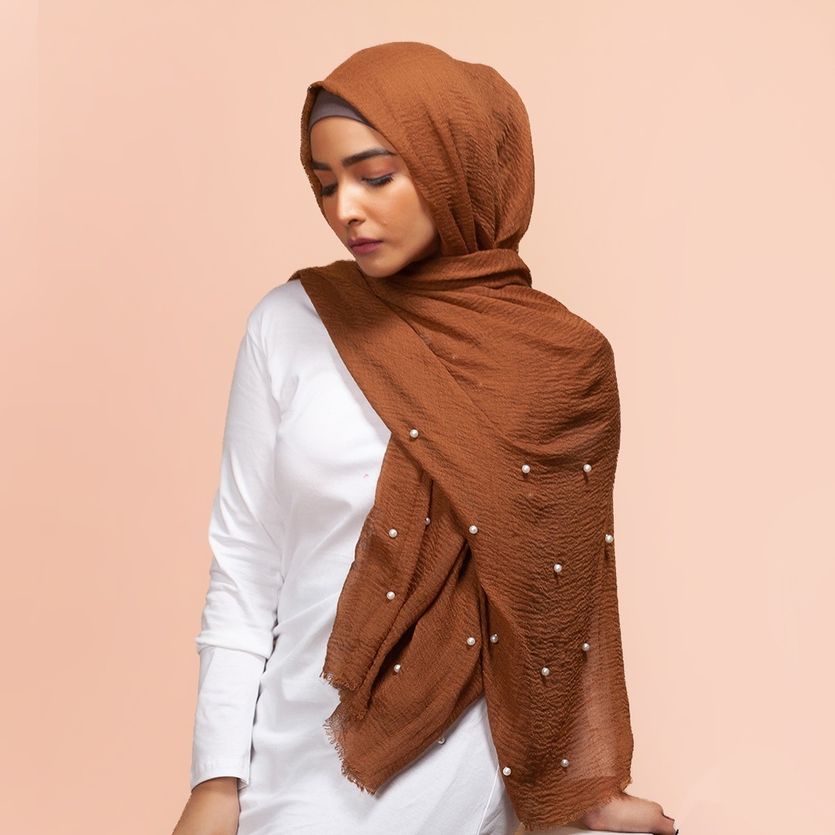 Rusari_in's tweet photo. This Summer keep up your style without a compromise! Curated from the softest and most smooth viscose material, with lightweight material, and airy flow.

Shop now from a wide range of rare colors at https://t.co/OqTWuuOH5T

#rusari #hijab #modestfashion #hijabbrand #hijabindia https://t.co/JdNWR0CaPb
