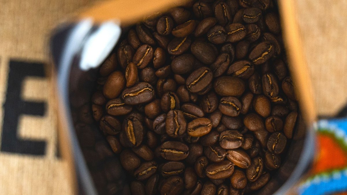 New week, new Coffee 😍 

#coffeelink #coffee #coffeelovers #coffeetime #roastery #coffeeroastery #suffolk #coffeeroasters #roasterlife #coffeeroasting #specialitycoffee #specialitycoffeeroaster #beans #coffeebeans #coffeebag #freshbeans