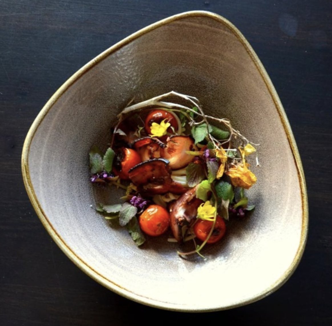 Great shot from @erlis_schonberg on @churchill1795's NEW Stonecast Raw triangle bowl.  😎🤩
#TabletopMatters 
#churchillwhatsnew #churchillstonecast #stonecastraw #greatbritishplates #newplates #platesforchefs