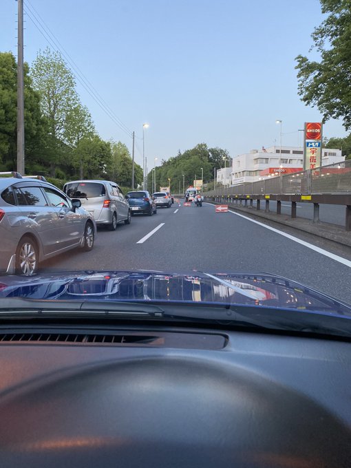 人身事故 国道246号 西原交差点の先で事故 人が倒れてる 4月19日 事故現場画像 246号線が通行止めに渋滞残る まとめダネ 人身事故 国道246号 西原交差点の先で事故 人が倒れてる 4月19日 事故現場画像 246号線が通行止めに渋滞残る まとめダネ