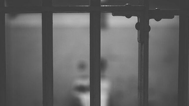 APDHA (@apdha) on Twitter photo COMUNICADO |⛓Las personas presas tienen los mismos derechos que la población libre, solo tienen privada la libertad. Entonces👉
⁉️Por qué <a href="/sanidadgob/">Ministerio de Sanidad</a> excluye de la prioridad de vacunación a personas mayores y con patologías graves en #prisión❓
📰➡️apdha.org/sanidad-excluy…
🧵👇 COMUNICADO |⛓Las personas presas tienen los mismos derechos que la población libre, solo tienen privada la libertad. Entonces👉
⁉️Por qué <a href="/sanidadgob/">Ministerio de Sanidad</a> excluye de la prioridad de vacunación a personas mayores y con patologías graves en #prisión❓
📰➡️apdha.org/sanidad-excluy…
🧵👇