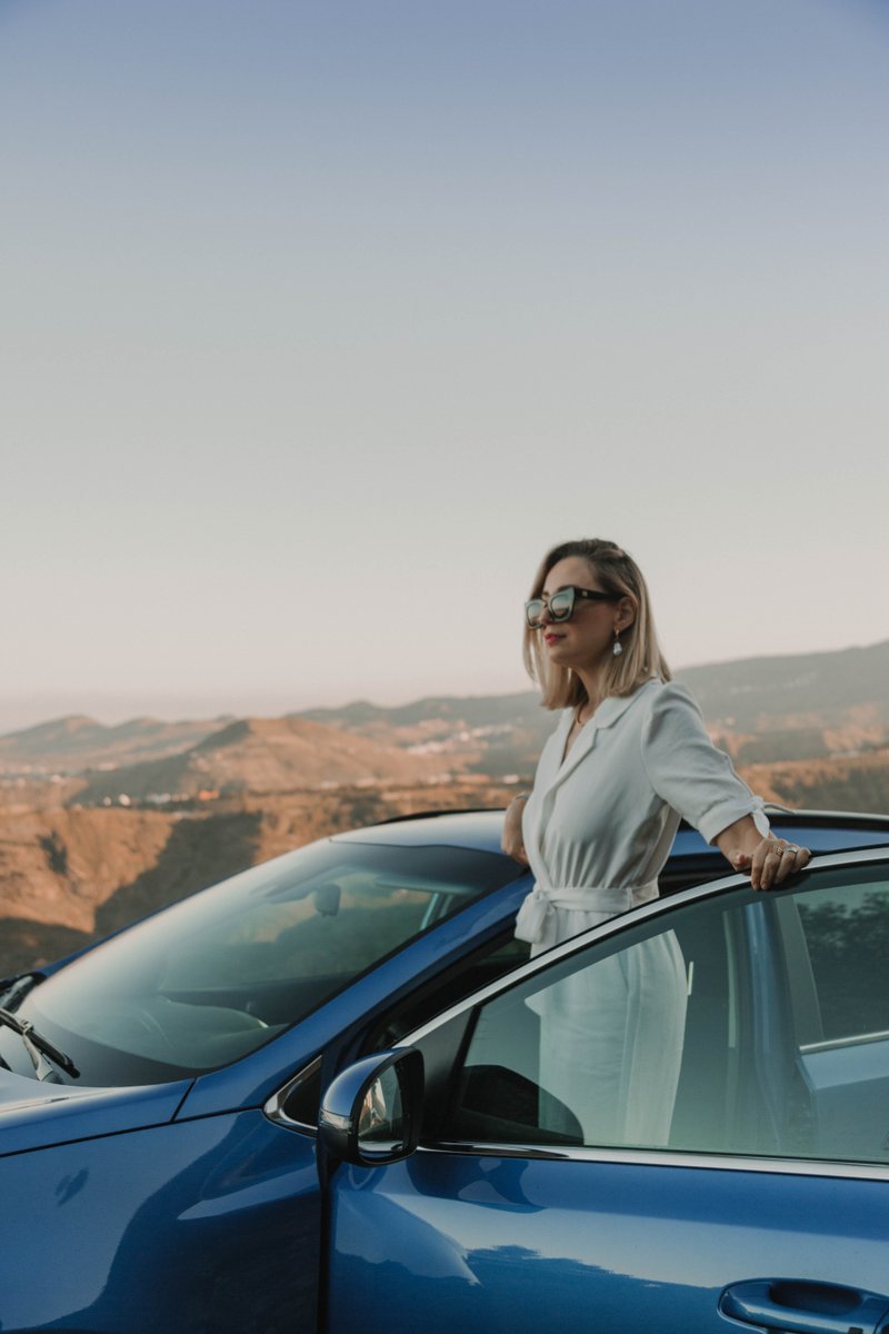 Damos la bienvenida a Priscila Betancort. Creadora del blog <a href="/myshowroomblog/">Priscila Betancort</a>, donde comparte su pasión por la moda, arquitecta, emprendedora y ahora también nueva embajadora de Kia en Canarias. ¡Sigue su día a día al volante del nuevo #Sportage Black Edition!