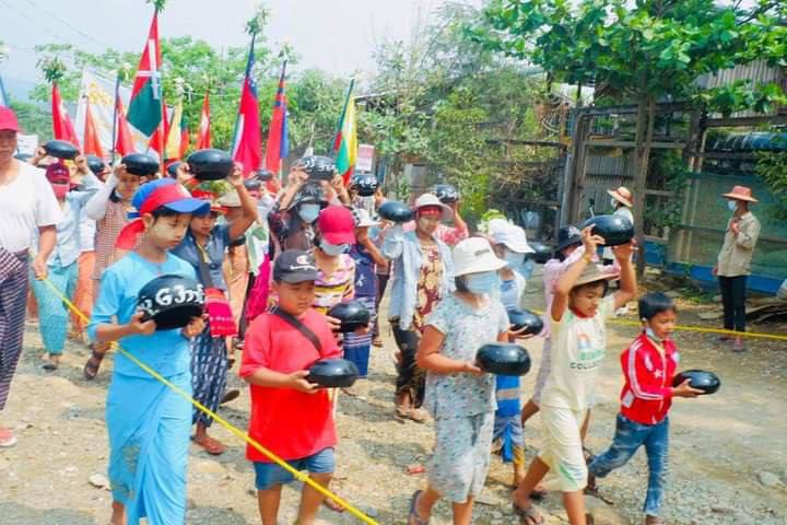 The Walking Strike was held by the people in Tarmakhan, #Hpakant Township, Kachin State, this morning in the support of CRPH and calling for R2P. NUG ASSEMBLE #Apr19Coup #ASEANrejectSAC #WeSupportNUG #WhatsHappeningInMyanmar