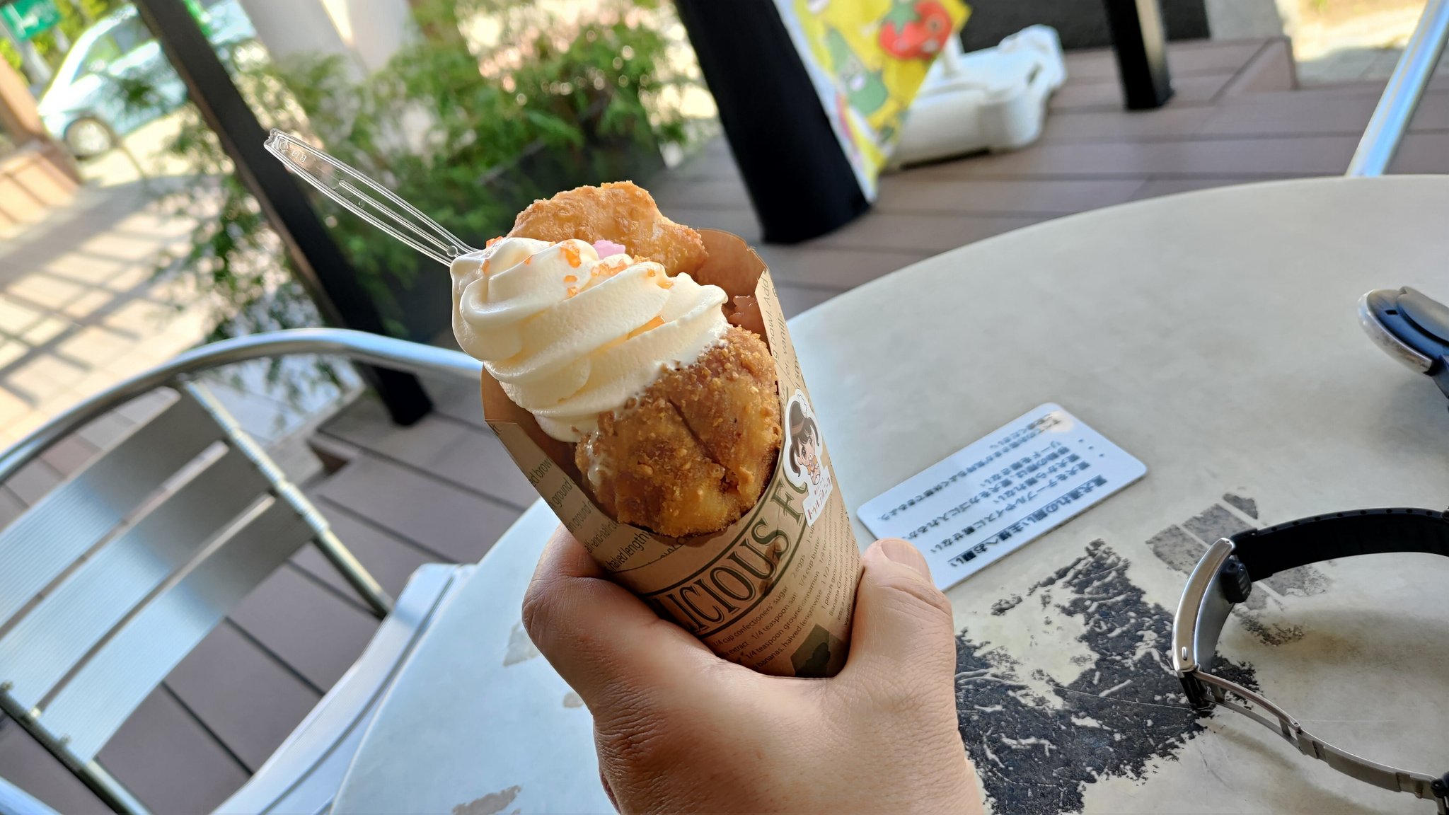 Takuya H Auf Twitter 大磯パーキングエリアで 揚げパンアイス というカロリーがヤバそうなの食べた 揚げたての熱い揚げパン 想像以上に熱い に 冷たいソフトクリーム これは美味い T Co Uttjufdeuj Twitter