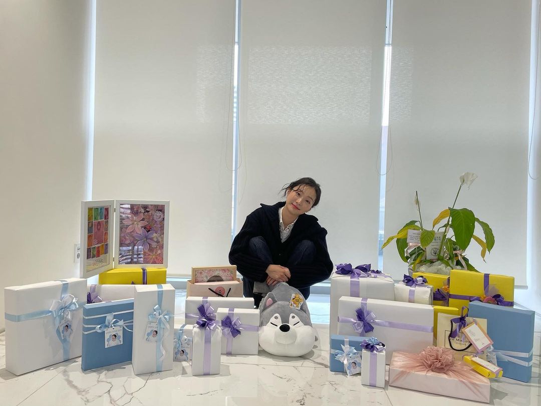 KimDami_INTL's tweet photo. 041921 | [d_a___m_i IG update]

Her update with the gifts 🥺♥️

#KIMDAMI #김다미 #キムダミ #金多美 #KimDamINTL #KIMDAMINTERNATIONAL https://t.co/7R86iUDAOh