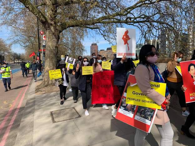 MyuMoe1's tweet photo. Massive protesters from London protesting against military dictatorship and calling out @UN to take immediate actions for Myanmar.
#WhatsHappeningInMyanmar 
#Apr19Coup 
#R2PNow
#WeSupportNUG https://t.co/KLgeG0MwLF