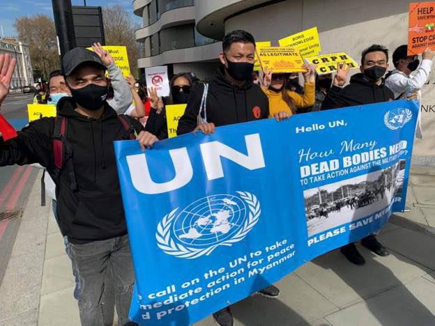 MyuMoe1's tweet photo. Massive protesters from London protesting against military dictatorship and calling out @UN to take immediate actions for Myanmar.
#WhatsHappeningInMyanmar 
#Apr19Coup 
#R2PNow
#WeSupportNUG https://t.co/KLgeG0MwLF