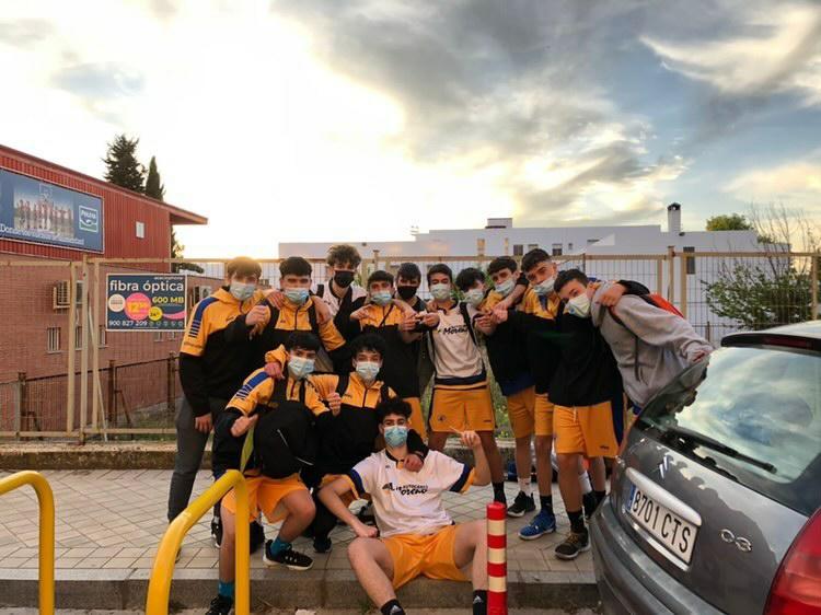 CPAgustinos's tweet photo. Los chicos del @MorenoAutocares se llevan la victoria en el segundo partido ante @BaseFCBG en una serie a ida y vuelta de infarto, y sellan así su pase a la semifinal provincial, lo que les coloca entre los 4 mejores equipos de la provincia, mucho esfuerzo y mucho #ADNagustino https://t.co/eeklHBXsxw