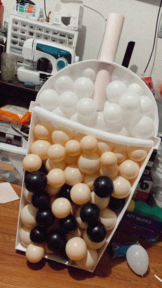 laurenyvettte's tweet photo. When @fayemoya says “I want a boba themed baby shower” say less 😂🥰 DIY projects, 90+ boba drinks catered, all the desserts &amp; food, good company. This Bebè is very very loved ❤️❤️ https://t.co/laCiBl6voc