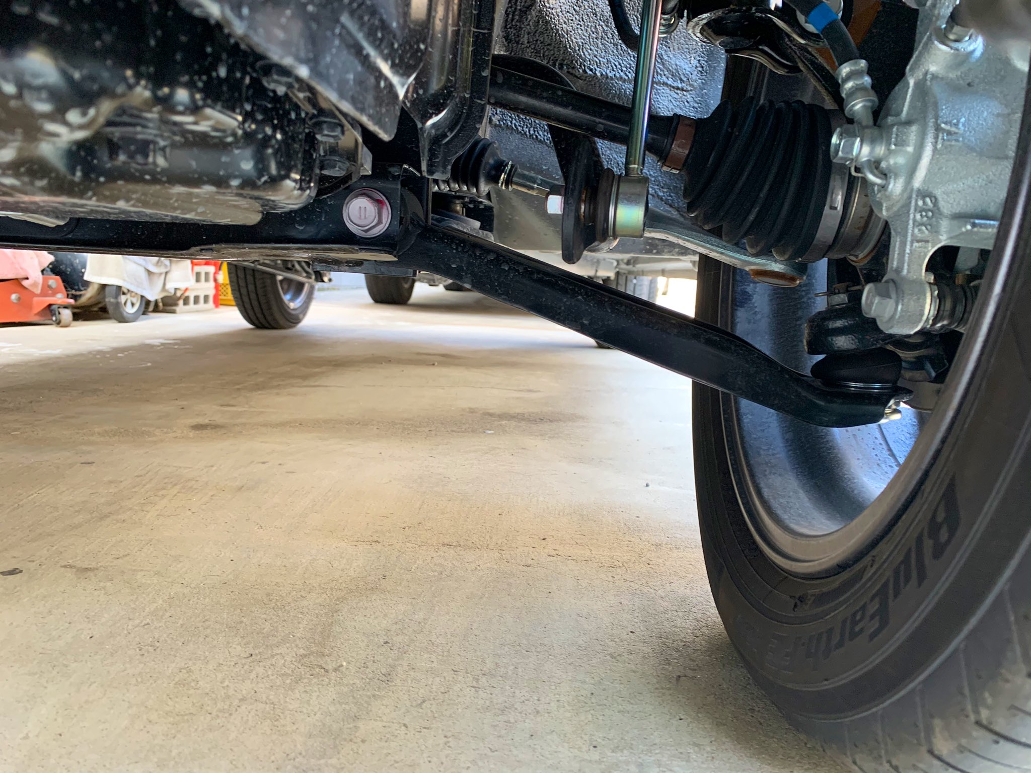 Mitsu 愉快 タフト 趣味垢 リフトアップのメリット ボディの高さが上がるので運転しやすい 見た目がオフロードカーのように格好良い リフトアップのデメリット ドライブシャフトの角度が更に斜めになる為 ドライブシャフト ブーツ ブッシュ等