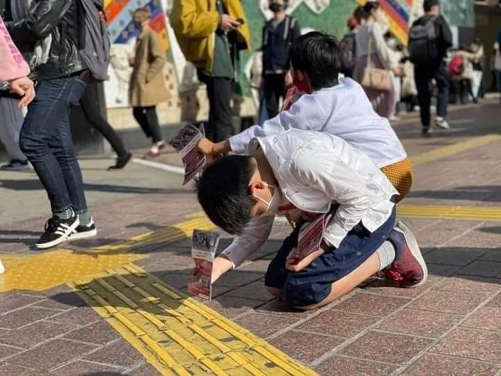 seintswezin's tweet photo. Burmese children born in Japan protested to let the world know about the abuse of children in Myanmar. #Apr19Coup #CrimesAgainstHumanity #WhatsHappeningInMyanmar https://t.co/u5jCmfPuzX