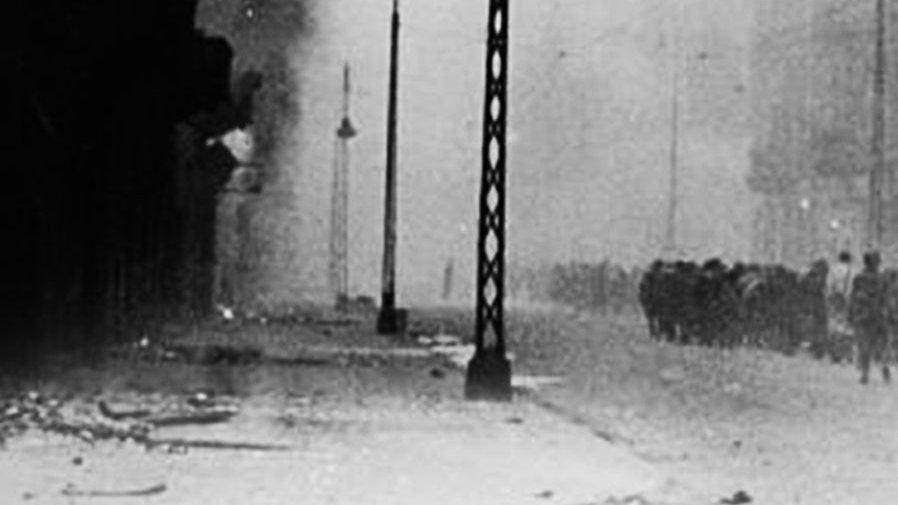 April 19, 1943 the Warsaw Ghetto Uprising broke out. SS units who entered the ghetto area were met with Jewish resistance. Despite fierce determination and courage of the insurgents, they could not withstand the assaults of the well-trained regular troops. #HolocaustMemorialDay