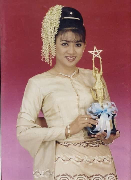 MilkTeaMM_MTAM's tweet photo. Famous Burmese Actress Myo Thandar Tun was forcibly abducted at airport. She wasn't even charged with any penal codes. Junta arresting everyone just like they want.
#WhatsHappeningInMyanmar 
#ReleaseTheDetainess 
#Apr19Coup https://t.co/d5eN2dcXYP