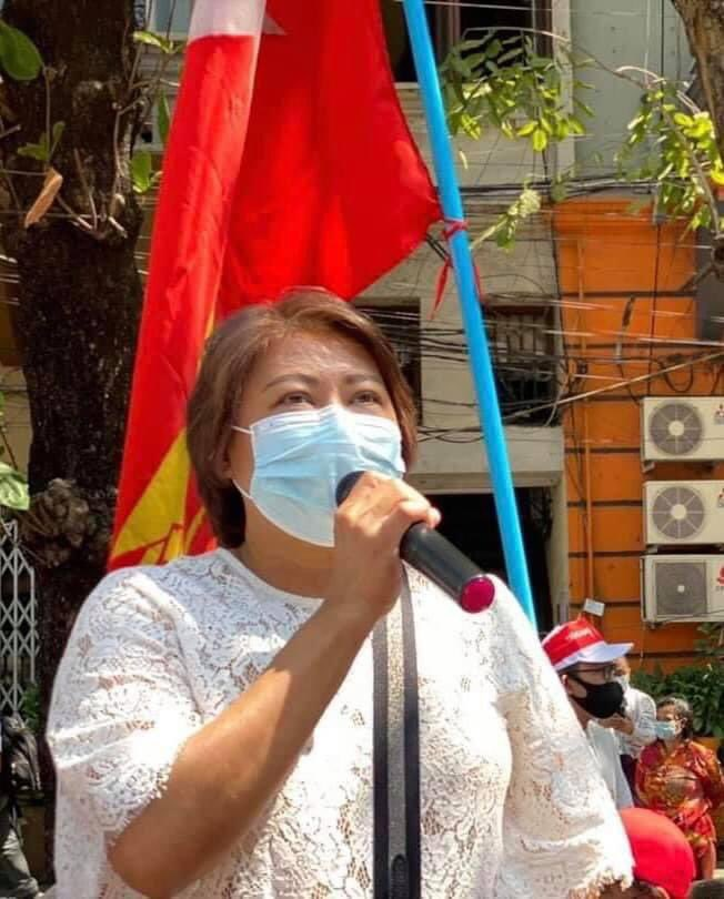 MilkTeaMM_MTAM's tweet photo. Famous Burmese Actress Myo Thandar Tun was forcibly abducted at airport. She wasn't even charged with any penal codes. Junta arresting everyone just like they want.
#WhatsHappeningInMyanmar 
#ReleaseTheDetainess 
#Apr19Coup https://t.co/d5eN2dcXYP
