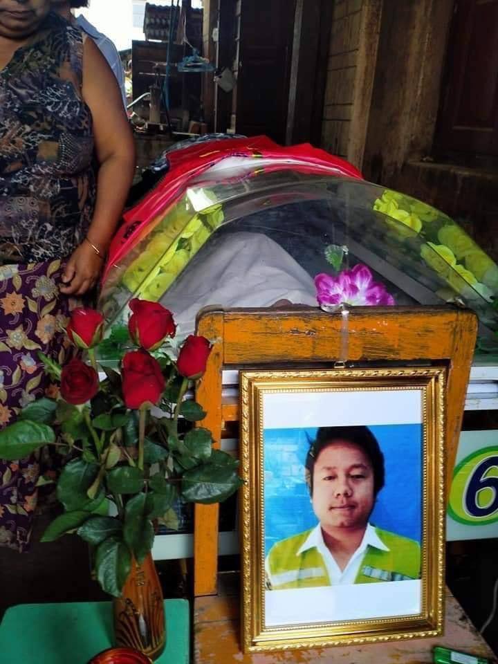 mohthiri1's tweet photo. Military terrorists forced a taxi to stop and bullied the driver to kneel on the ground in front of AungZeya housings, Alone Tsp, Yangon around 9:10pm.
NUG ASSEMBLE
#Apr18Coup
#CrimesAgainstHumanity
#WhatsHappeningInMyanmar https://t.co/ev4kveVGDA https://t.co/F3FB7hXz6u