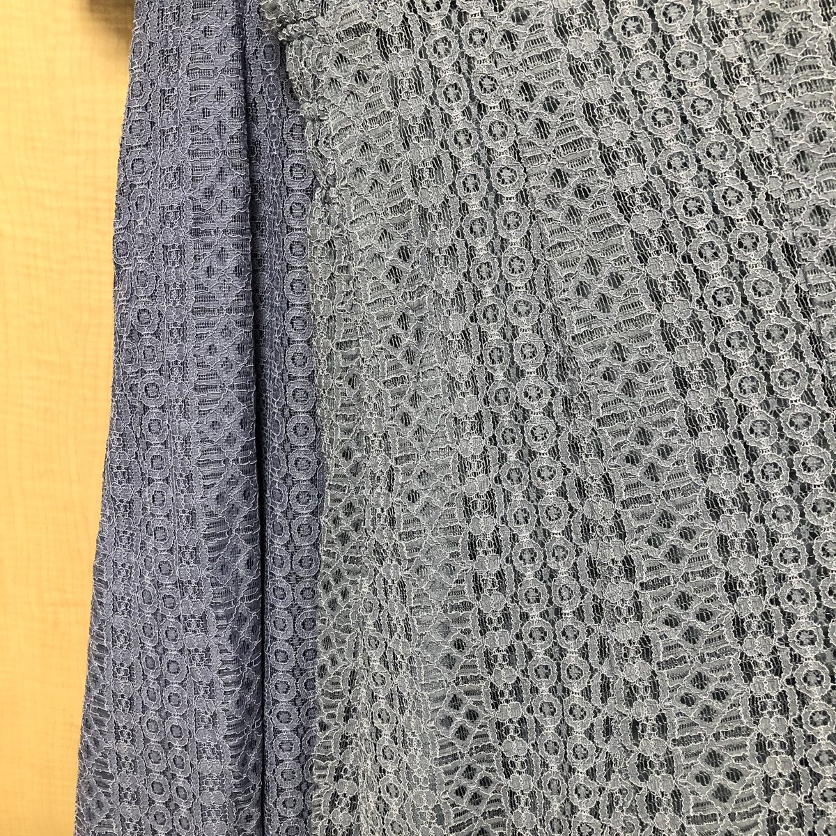 さかな Grlのレースワンピースk8463uが今日買って骨スト優勝すぎて気に入って今年もストックとして買ったんだけど違う ワンピースかってくらい色違う 去年の方がくすみが強くグレーっぽいブルーで今年は鮮やかなブルー 写真は左が今年ので右が去年の さかな Grlのレースワンピースk8463uが今日買って骨スト優勝すぎて気に入って今年もストックとして買ったんだけど違う ワンピースかってくらい色違う 去年の方がくすみが強くグレーっぽいブルーで今年は鮮やかなブルー 写真は左が今年ので右が去年の