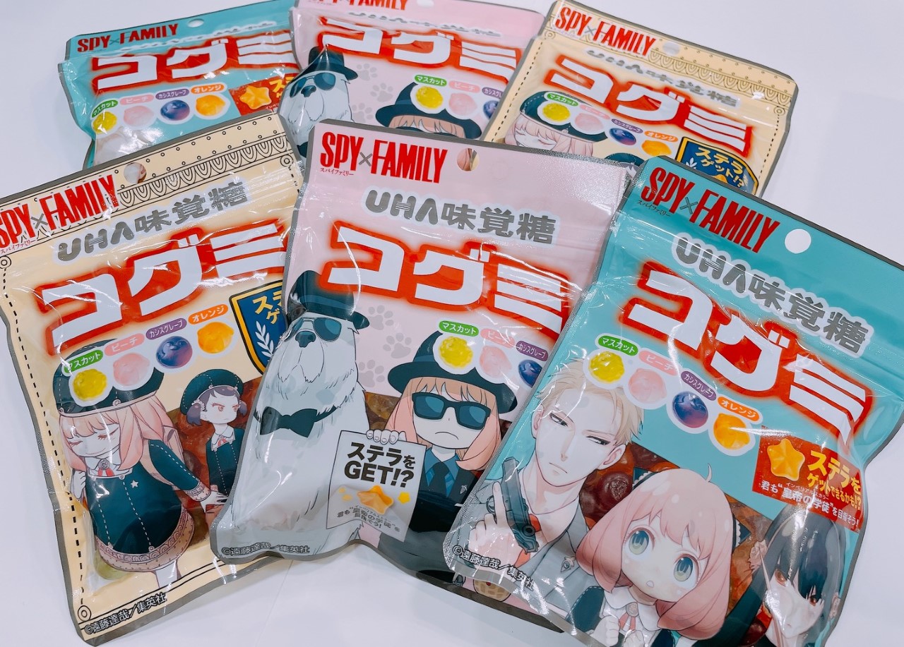 Hmvららぽーと和泉 Uha味覚糖の人気グミ コグミ と大人気コミック Spy Family のコラボ コグミ スパイファミリー 本日から発売中 ボンドやぺんぎんマン きめらちょうかんの形をしたキャラクター型グミ またステラ型のグミがレアグミ
