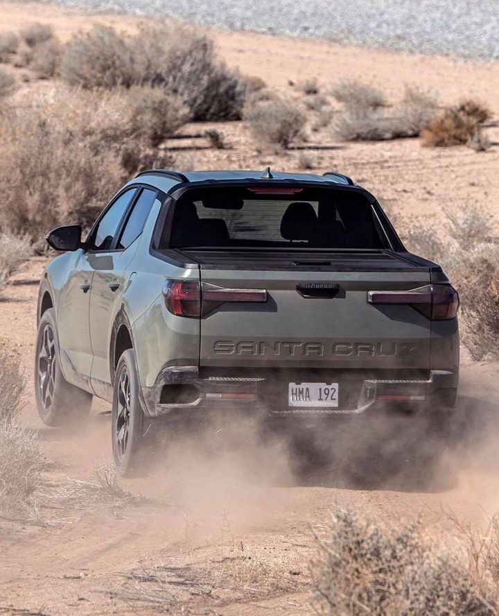 DopeCarsZA's tweet photo. Meet the all-new #Hyundai Santa Cruz. 
A turbocharged 2.5L four will be available offering more than 205kW (275hp). 

What do you think of it? https://t.co/FLHokTgLAR