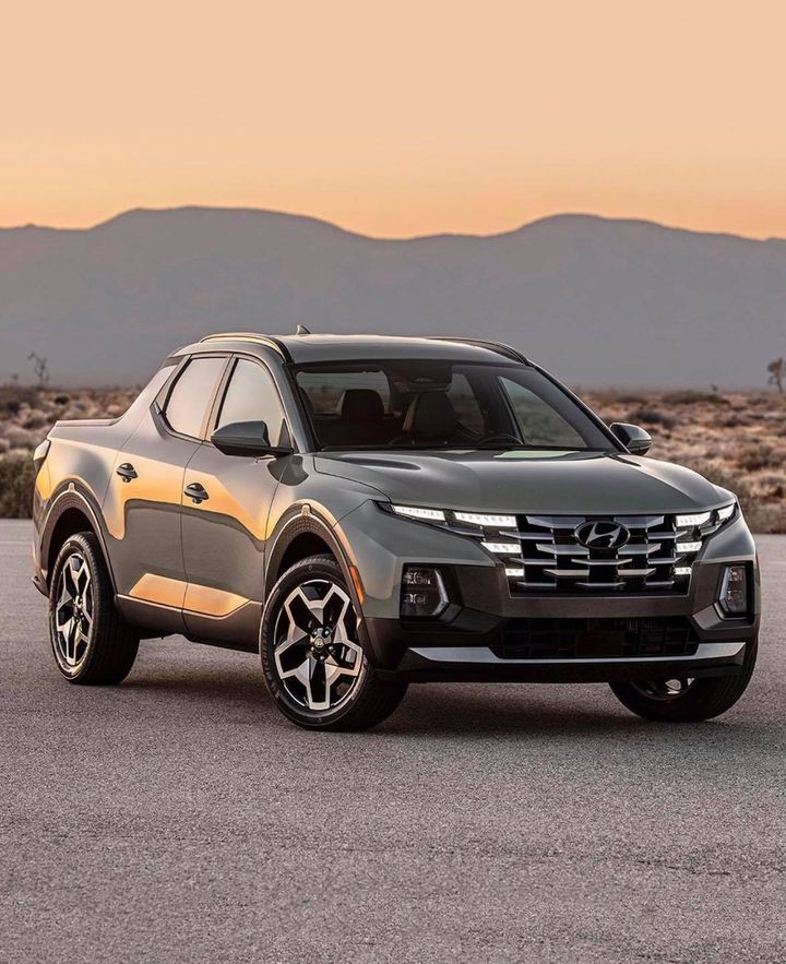 DopeCarsZA's tweet photo. Meet the all-new #Hyundai Santa Cruz. 
A turbocharged 2.5L four will be available offering more than 205kW (275hp). 

What do you think of it? https://t.co/FLHokTgLAR