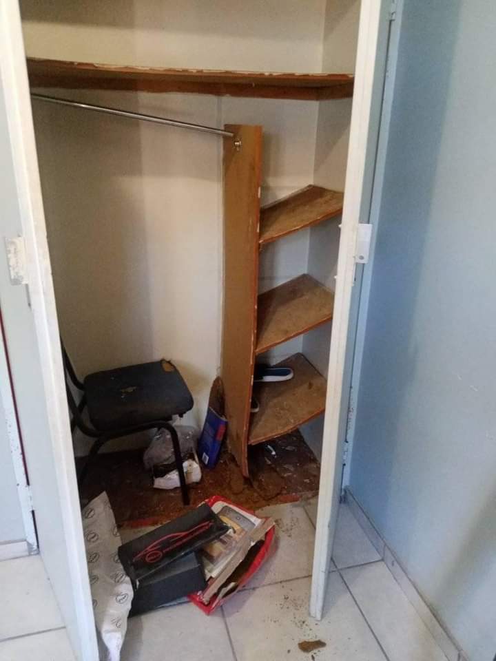 Nombalicandice's tweet photo. These are the current living conditions at The Vaal University of technology residences yet they still had the nerve to lie about completing the renovations to the Parliament of SA. I'm sick of this University and it's corruption.
#VUTmustfall 
#cyril 
#sabcnews 
#CapeTownFires https://t.co/VXe9oqV7SK