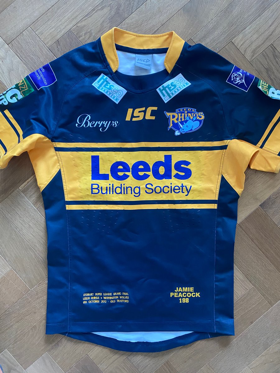 JamiePeacock10's tweet photo. This weeks it’s @leedsrhinos v @hullkrofficial and I’m  auctioning off my 10th Grand Final shirt to raise money for @MoseMasoe , please DM me to make a bid. 
Auction ends Friday 23rd April after final whistle.
Please RT as well. 🙏🏻👍🏻 https://t.co/vT2q5Noati
