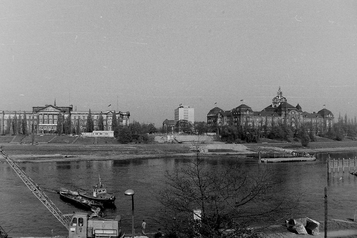 #Dresden Neubau der Carolabrücke
Aufnahme Mitte/Ende 60er