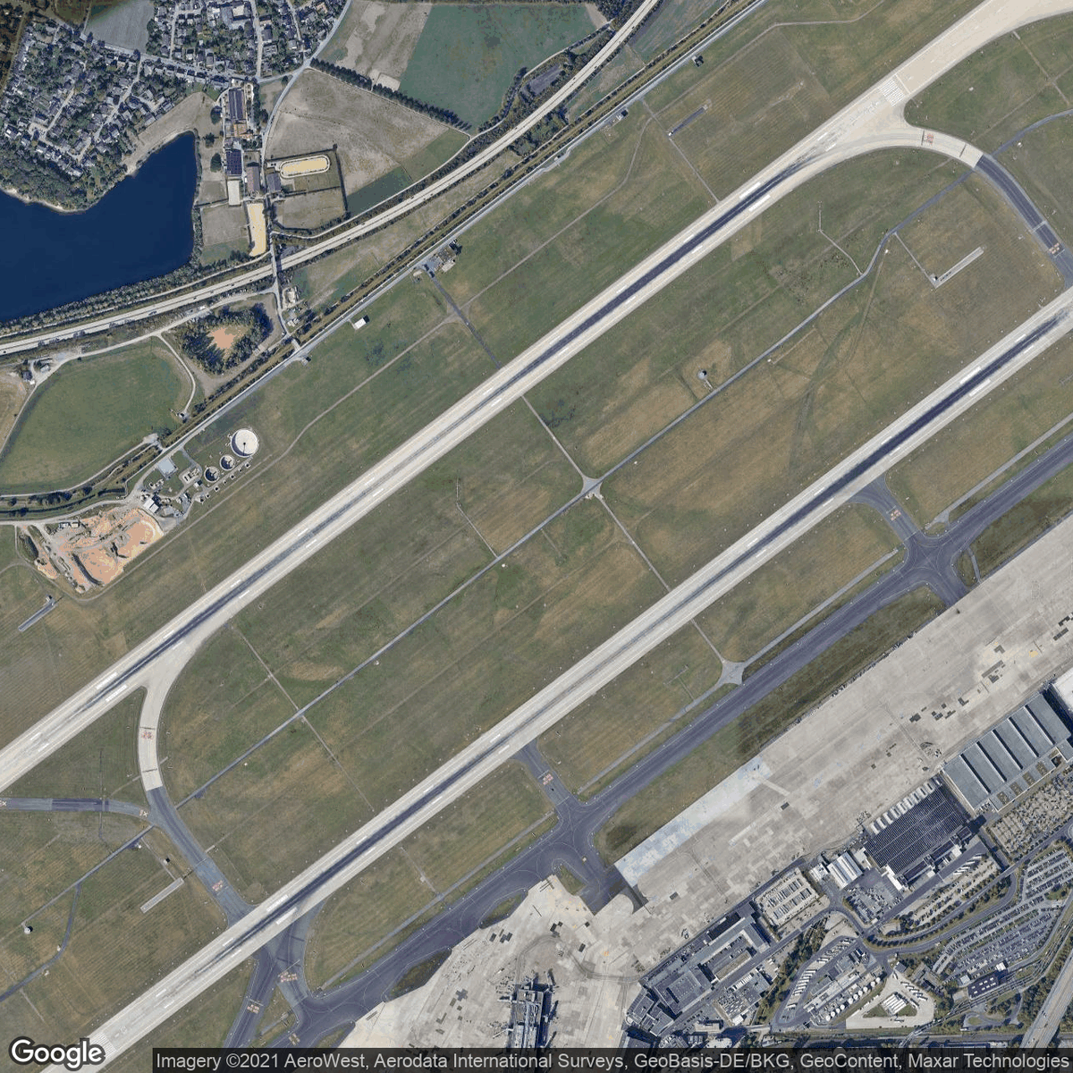 FindTheAirport's tweet photo. Which airport is this ? ⤵️

1️⃣  NGO Chubu Centrair
2️⃣  SIN Singapore Changi
3️⃣  DUS Düsseldorf
4️⃣  TSE Astana https://t.co/G88CuUnqgM