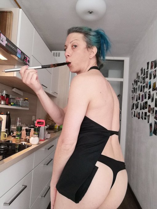 1 pic. Are you ready for dinner? ?
@kittysilk7 @RasiaZeus @Travel4TG @Maddietrans  
@Ts_Lolita @jockosrocket