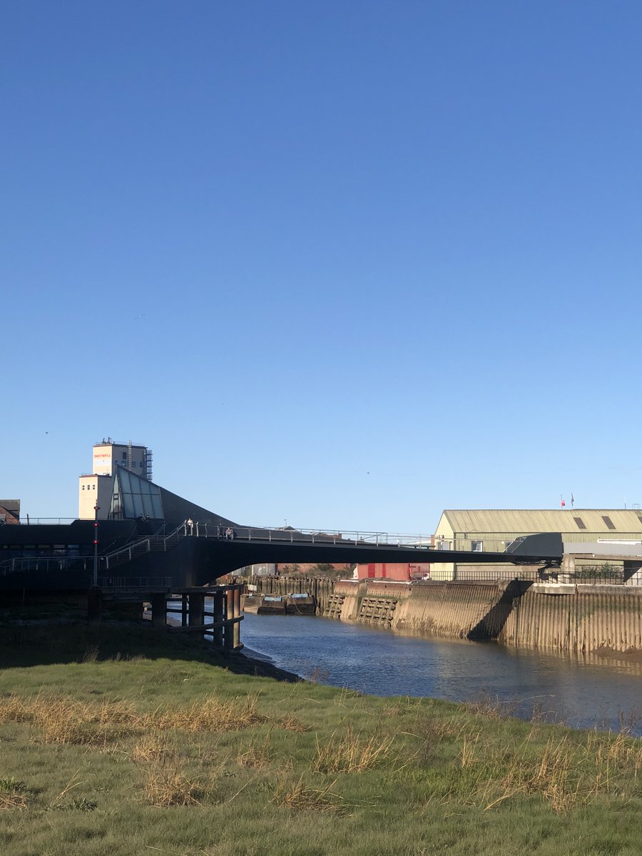 Scale Lane Bridge Hull - one of the only bridges in the UK where you can stand on whilst it moves! 

#scalelanebridge #riverhull #hulloldtown #openbridgeshull #Hull #Yorkshire