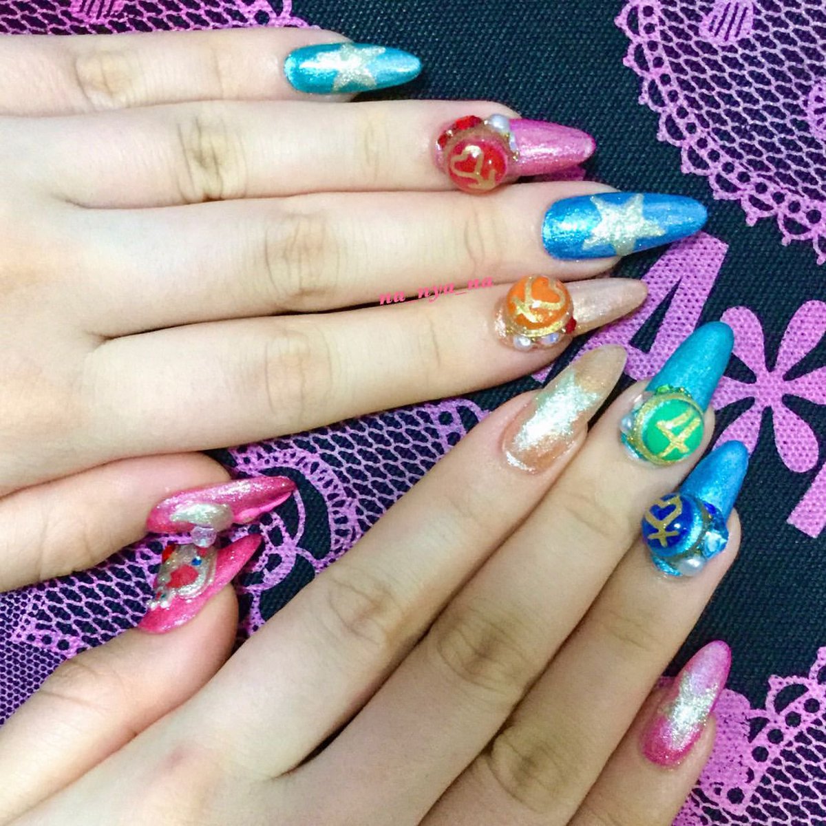 Na Nya Na Nails これもめっちゃお気に入りだったセーラームーンネイル セーラームーン セルフネイル キャラネイル ドームネイル ビジューネイル ジェルネイル