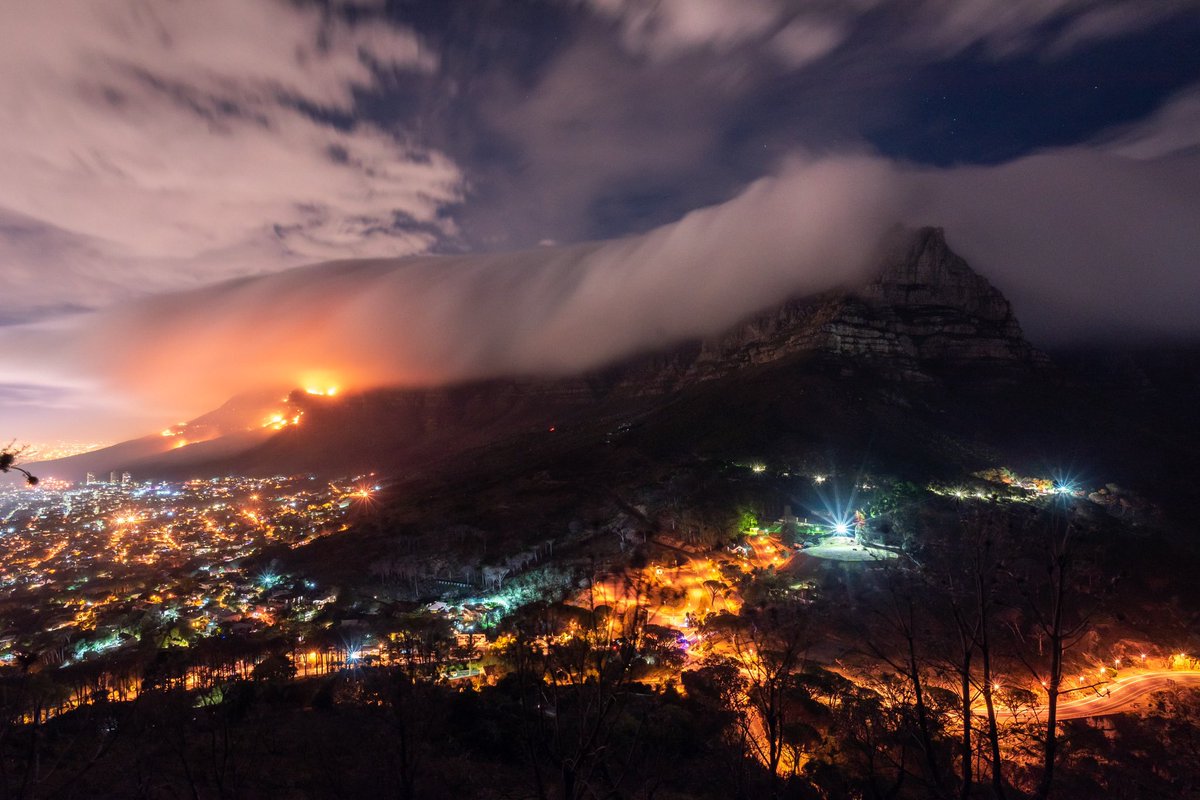 Fire on Table Mountain 🔥🔥🔥🔥 it’s been 24hours and it’s still burning 😢
#TableMountain #CapeTownFires