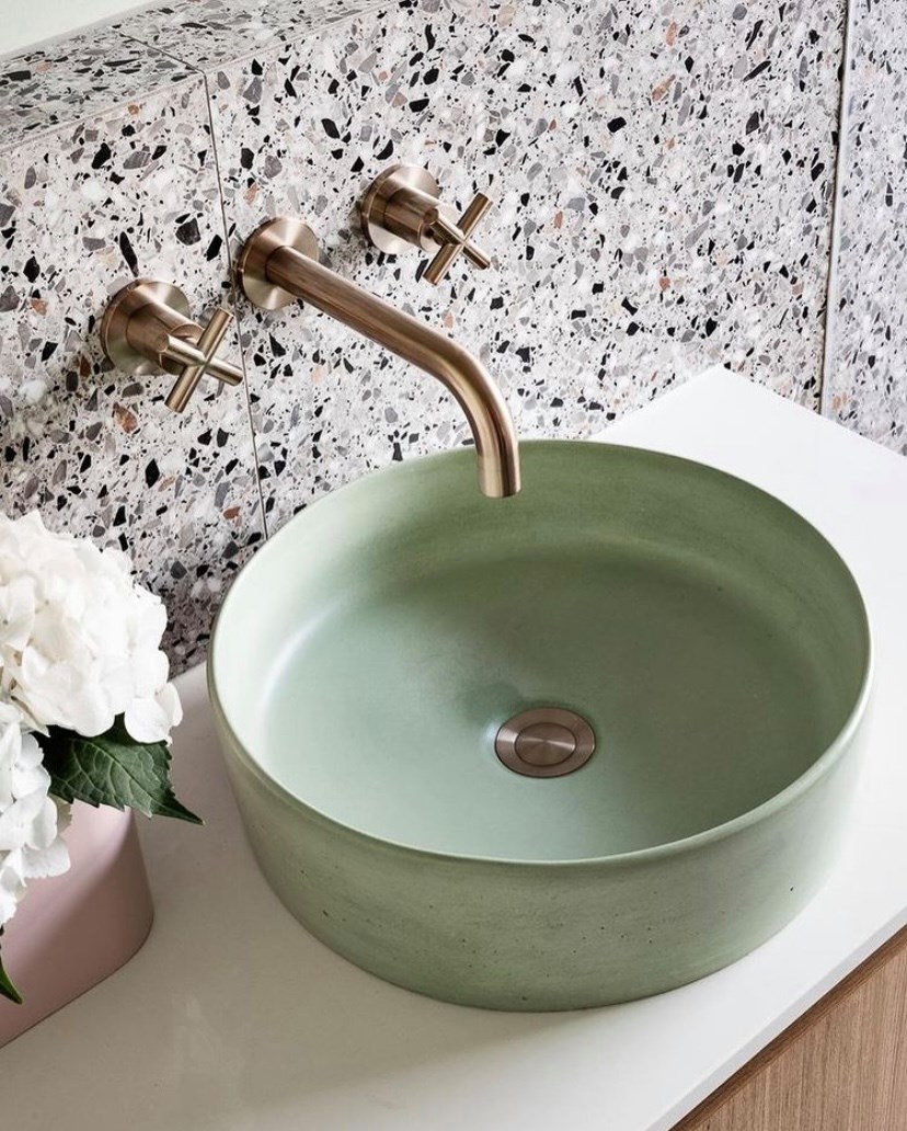 Does your #bathroom have #character appeal and pop with personality?

📸 Meir
#MondayMotivation