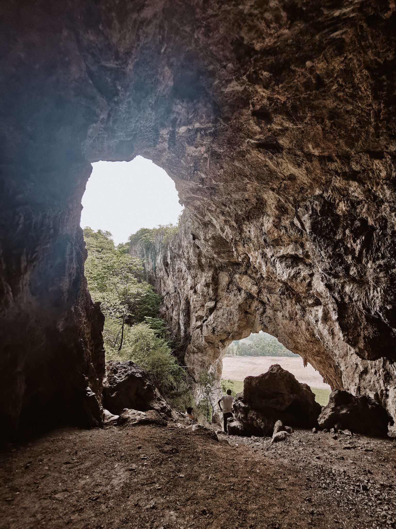 Fernfunny's Journey on Twitter: "#unseenราชบุรี ถ้ำเขาทะลุ อ.จอมบึง ราชบุรี  🌳🌿 สถานที่สวยแปลกตา เป็นเหมือนซุ้มประตูหินโค้งขนาดใหญ่ ไม่ไกลจาก  #แกรนด์แคนยอนราชบุรี ที่นี่เหมาะกับคนที่ชอบความแอดเวนเจอร์  ทางขึ้นต้องปีนป่ายนิดนึง ระยะทาง 300 เมตร ...