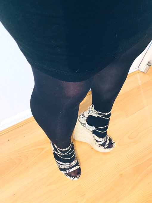New outfit today 🎀 https://t.co/hAZ1pOgx7m
