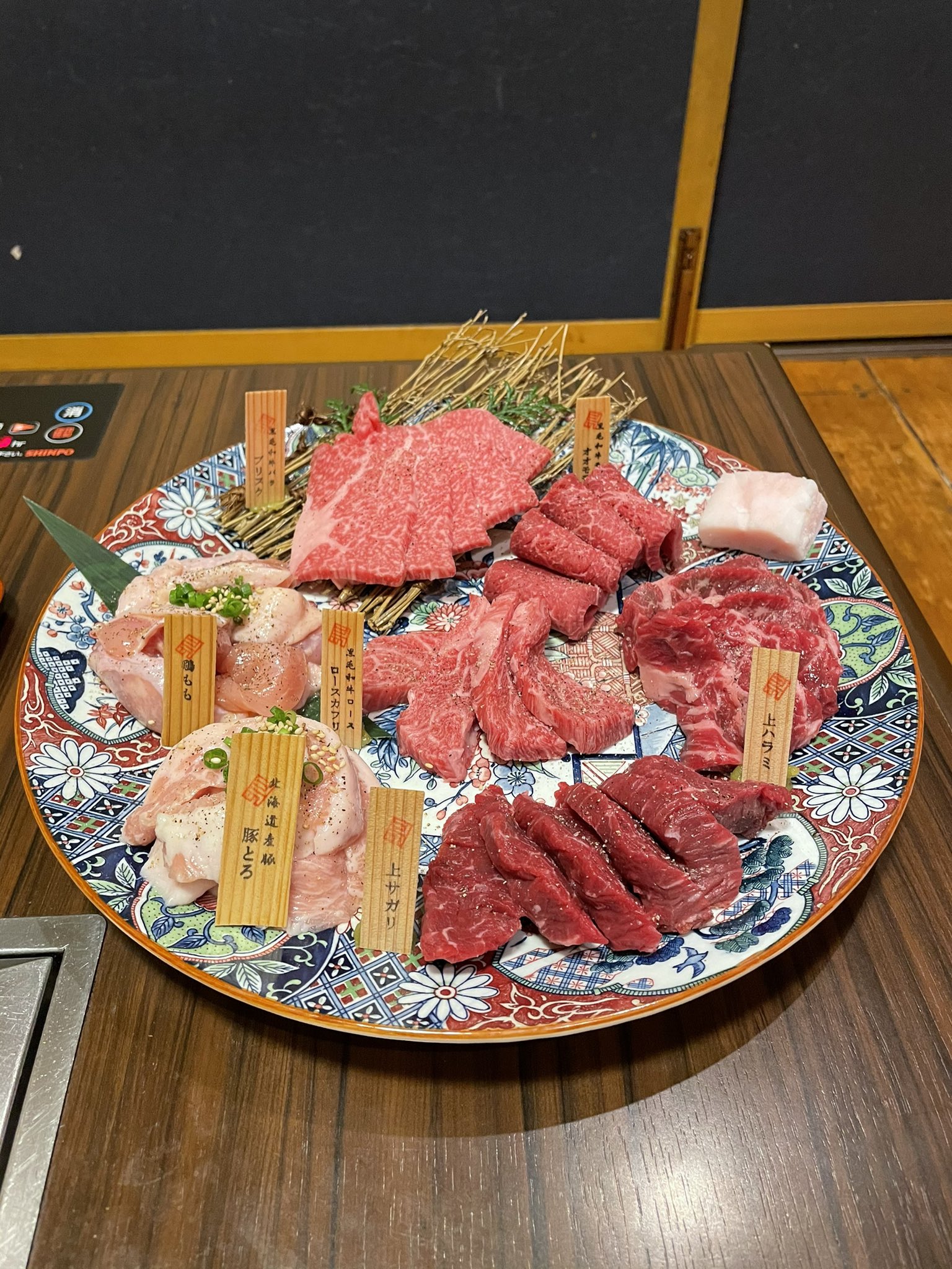 戦紀 Senki Gt 今月オープンの知り合いのお店 焼肉とホルモン しま 行ってきました 非常に良いお肉を低価格でだしてくれます サービスも沢山していただき感謝です また行きますね 焼肉 札幌ディナー 美味しいお店 焼肉とホルモンしま デート