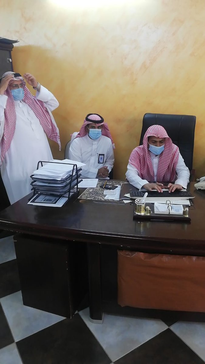 Manhal_School's tweet photo. مع انطلاق الإختبارات النهائية للفصل الدراسي الثاني لعام 1442هـ تشرفت ثانوية المنهل الثقافي الأهلية بمشرف الاختبارات (أ/ محسن بن ناصر الوافي) والذي تفقد سير الاختبارات وأعمالها واطمئن على دخول الطلاب إلى المنصة قبل الاختبار ورافقه في هذه الجولة قائد المدرسة (أ/ عبداللطيف علي قاضي) https://t.co/mdZt6e8ClQ