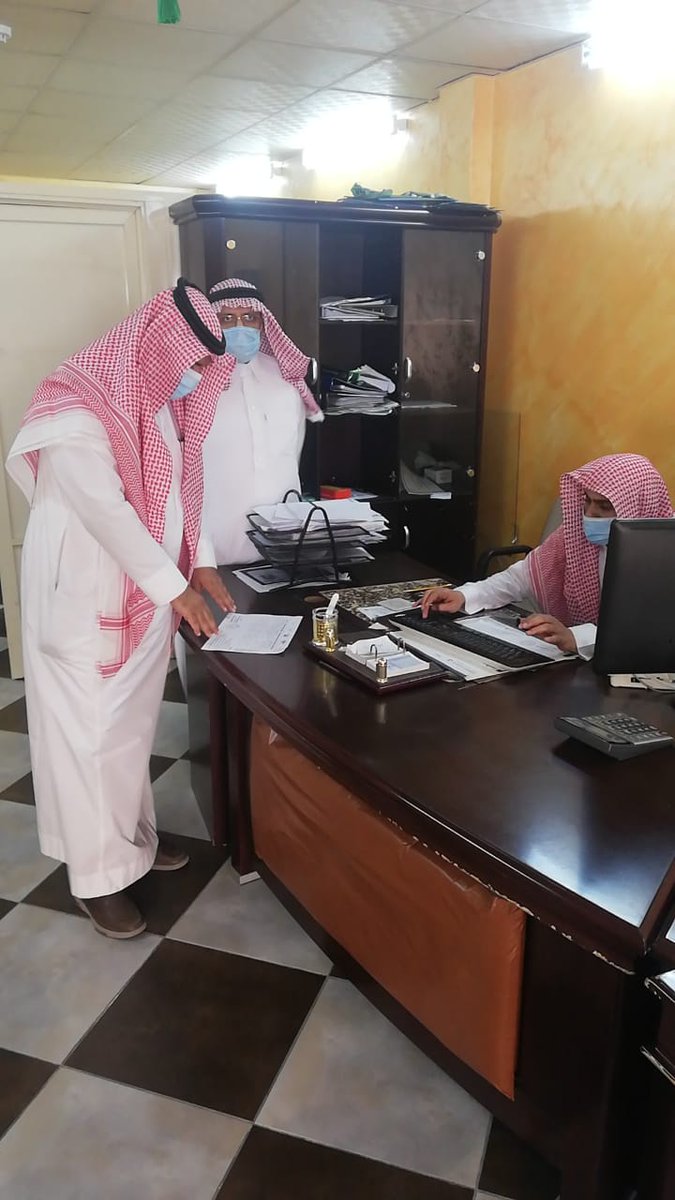 Manhal_School's tweet photo. مع انطلاق الإختبارات النهائية للفصل الدراسي الثاني لعام 1442هـ تشرفت ثانوية المنهل الثقافي الأهلية بمشرف الاختبارات (أ/ محسن بن ناصر الوافي) والذي تفقد سير الاختبارات وأعمالها واطمئن على دخول الطلاب إلى المنصة قبل الاختبار ورافقه في هذه الجولة قائد المدرسة (أ/ عبداللطيف علي قاضي) https://t.co/mdZt6e8ClQ