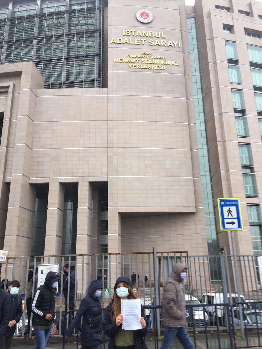 kurtuluspartisi's tweet photo. Tayyip Erdoğan’ın lise diploması için Bilgi Edinme Kanunu'na göre Eyüp Lisesi'ne sorduğumuz sorulara cevap verilmemesi üzerine Okul Müdürü ve İl Milli Eğitim Müdürü hakkında suç duyurusunda bulunduk. Adliye önünde polisin engelleme çabalarına rağmen açıklamamızı gerçekleştirdik. https://t.co/BSedBE19rE