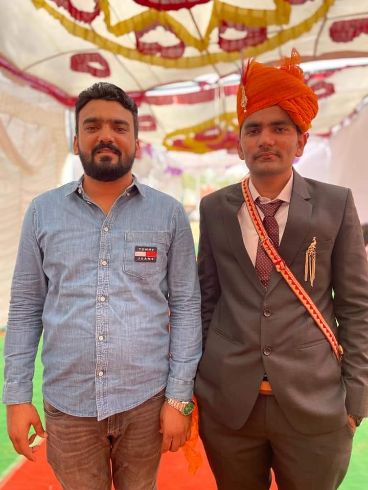 JnvuTarad's tweet photo. अजीज मित्र अशोक जाखड़ (कुड़छी खींवसर) के घर आयोजित जागरण में भाग लिया एवं मित्र हरिकिशन सारण (गिंगाला) के घर आयोजित शादी के कार्यक्रम में भाग लेकर शुभकामनाएं दी। https://t.co/B3FbQ9onBw