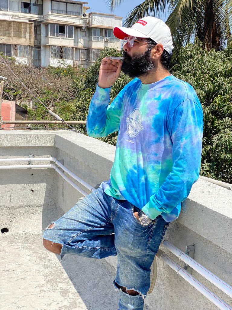 Family and myself have tested negative & recovered. My first outing to my building terrace for smoke after 15 days. Stay home stay masked stay safe. 
Ps - please acknowledge the effort I have taken to dress up for this picture ✌🏽✌🏽✌🏽