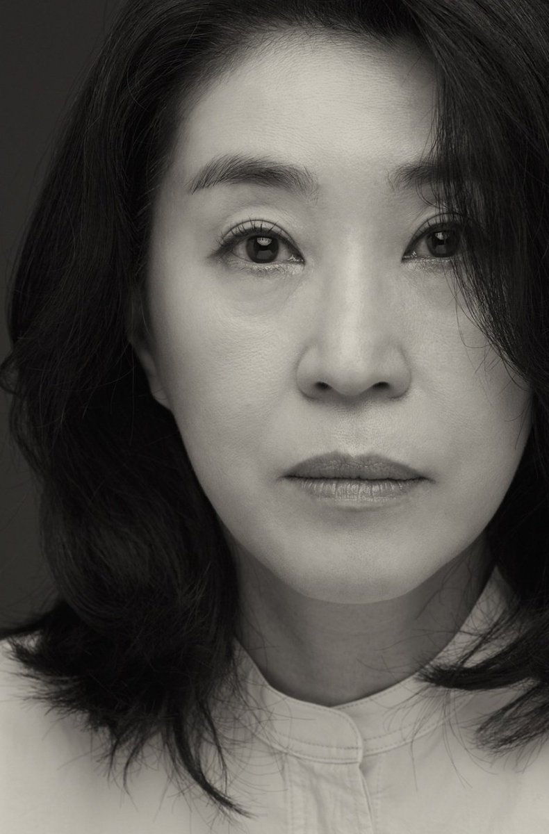 KOFIC ACTORS 200 #Kimmikyung

' A heroine with a big heart and infinitely benevolent woman, she's everything about our mothers '

#koreanActors200