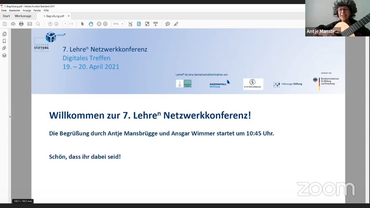 MMagdowski's tweet photo. Grandioser Auftakt zur diesjährigen @lehrehochn-Netzwerkkonferenz mit Antje Mansbrügge und Ansgar Wimmer der #Toepferstiftung mit vielen Erinnerungen an die #LehreHochN-Jahrgänge https://t.co/lVduDr0x4i