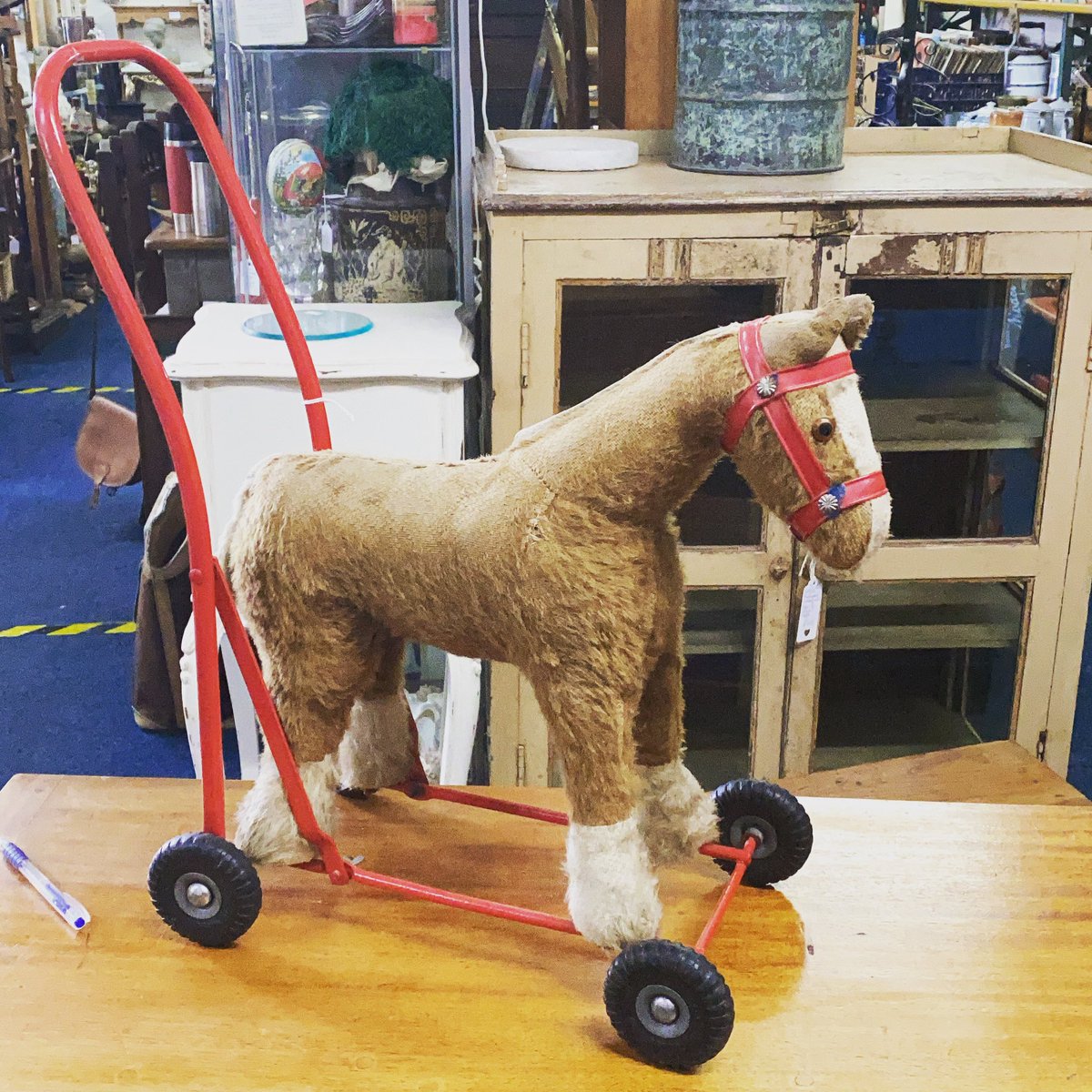 astraantiques's tweet image. Morning! We are getting ready to open 10-5 with more great stock from many dealers. #horseonwheels #vintagetoys #pushalong #hoses #toyhorse #oldtoys #astraantiquescentre #hemswell #lincolnshire
