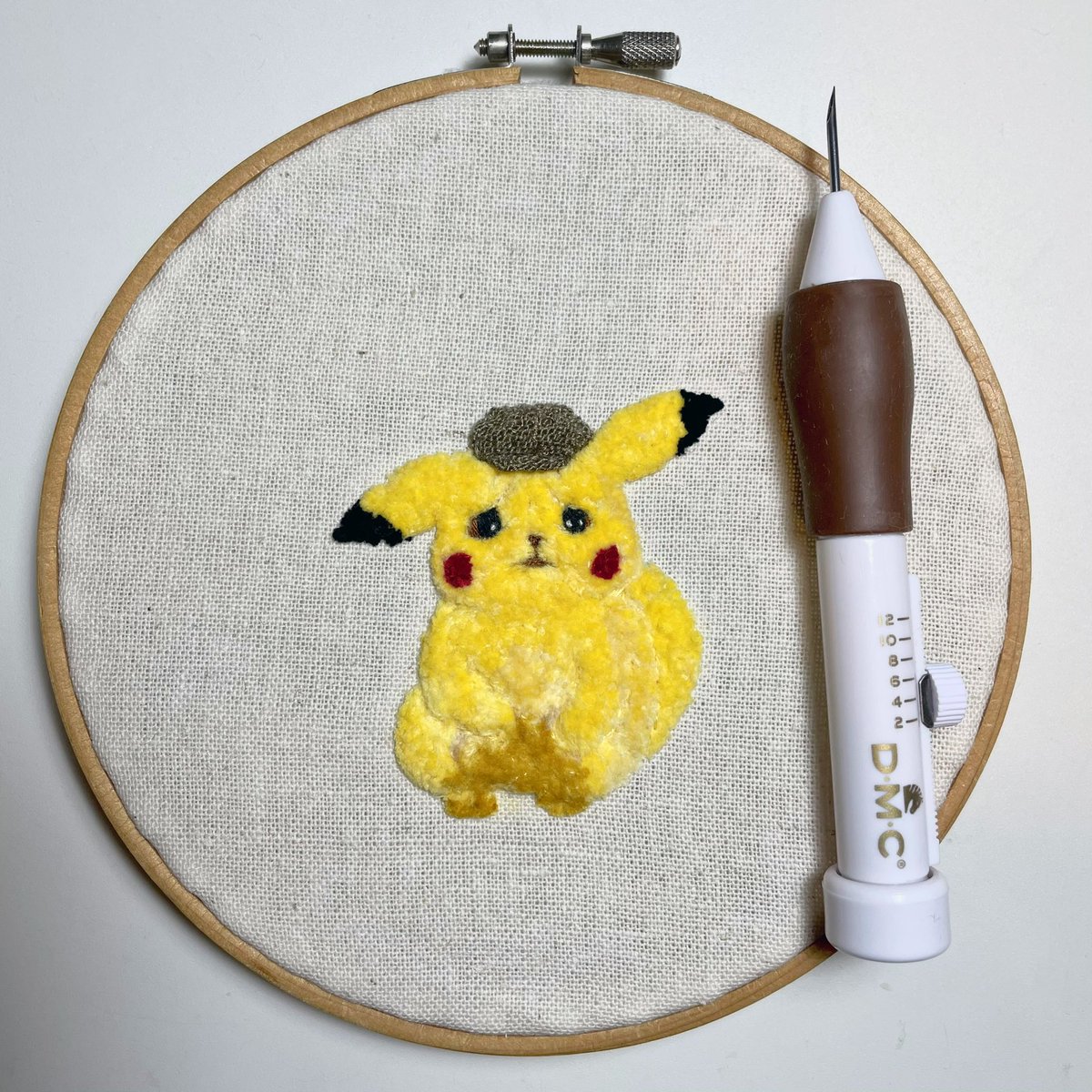 糸くずぐらし 名探偵ピカチュウの刺繍しました パンチニードル使用です ポケモン 刺繍 糸くずぐらし 名探偵ピカチュウの刺繍しました パンチニードル使用です ポケモン 刺繍