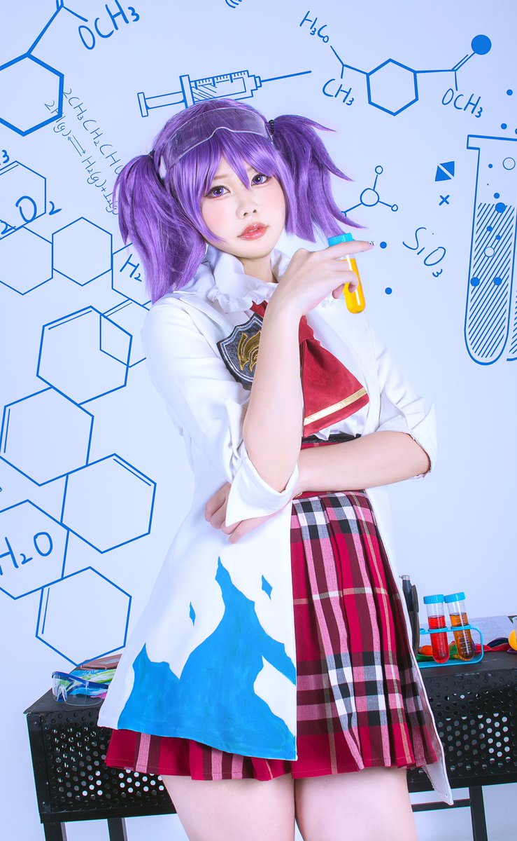 _selina's tweet photo. I look more like some science intern than a high school genius? 😂

Capheny - Experiment #524 
#AOV #ArenaofValor #Capheny #ROV https://t.co/djWkaJLmAc