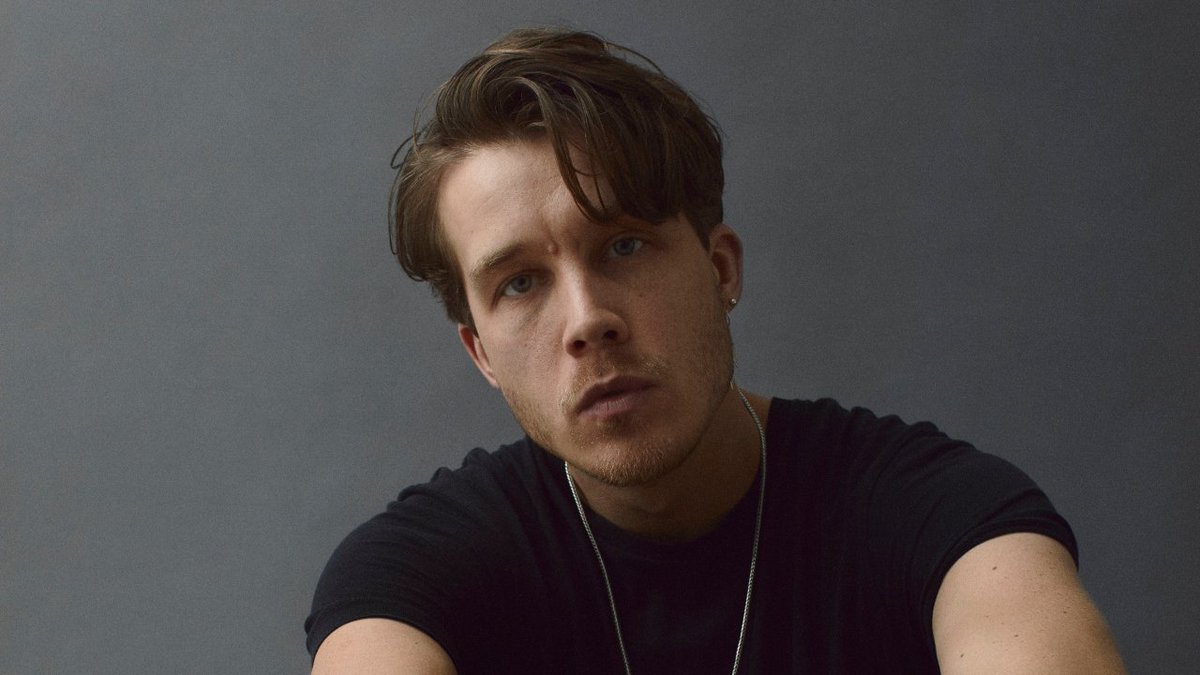 ANDREAS MOE Celebrates Friendship With HEY LULU

“Hey Lulu is a song about the best kind of friendship. Regardless of the circumstances, distance, of time, you will always be there for them – no matter what."
famemagazine.co.uk/andreas-moe-ce…
<a href="/andreasmoemusic/">Andreas Moe</a>